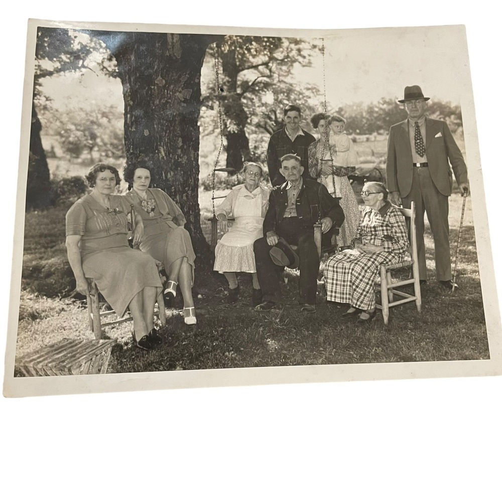 Found‎ Photo Snapshot Antique B/W Family Gathering 1907